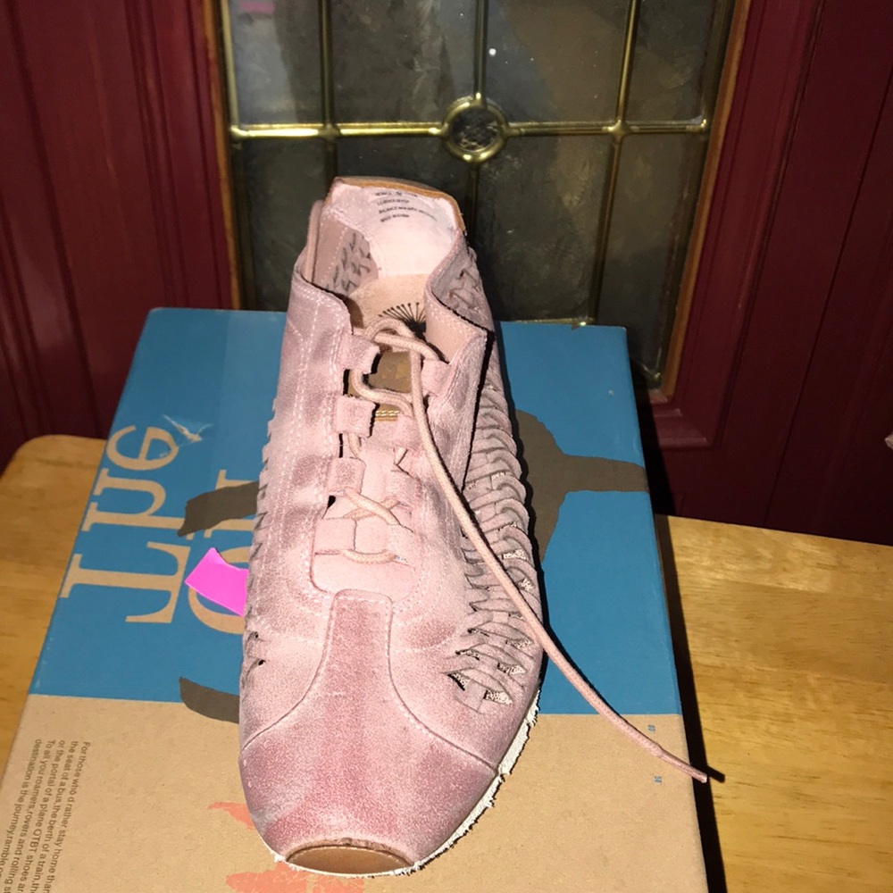 Shoe - Picture 4 of 5